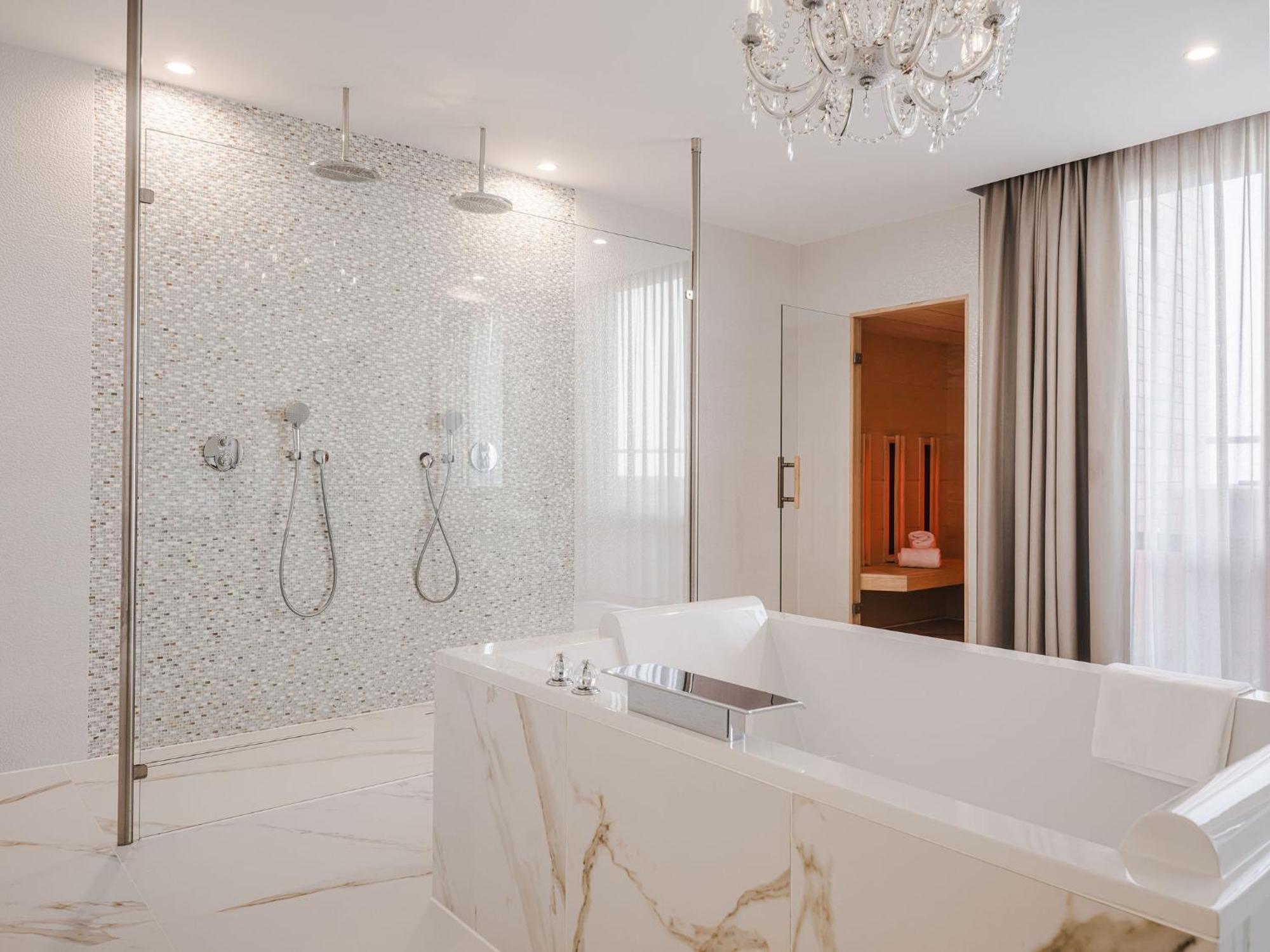 Der Valk Hotel 4*